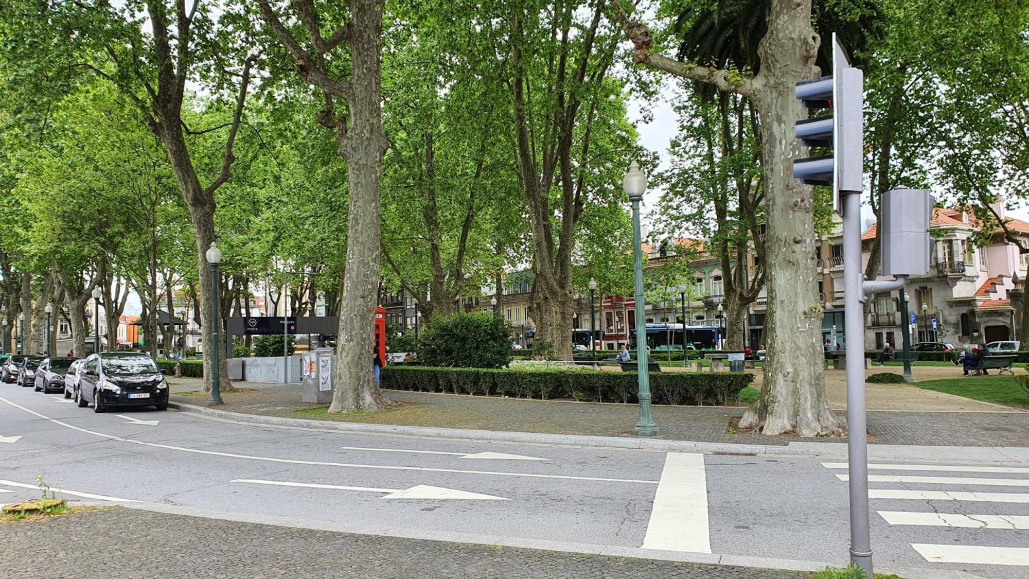 Downtown With Parking Next To Subway Appartement