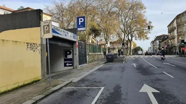 Downtown With Parking Next To Subway Appartement